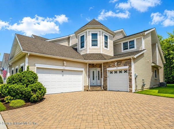 41 Topside Lane, Staten Island, NY 10309