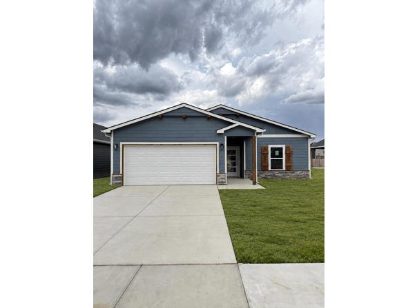 3590 E Bearsden St, Derby, KS 67037-7820