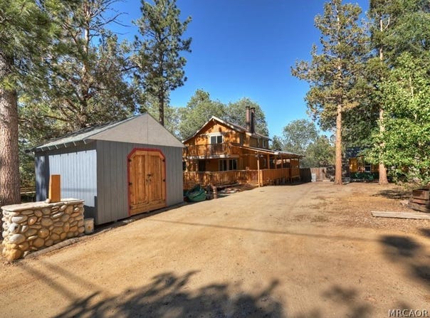 581 Highland Lane, Sugarloaf, CA 92386