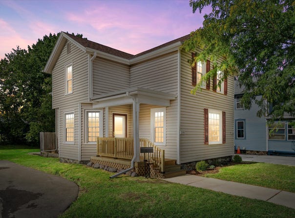 235 W South St, Oconomowoc, WI 53066