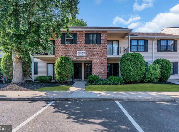 572B WILLOW Turn, MOUNT LAUREL, NJ 08054