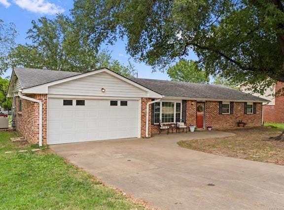 1250 Macklyn Lane, Bartlesville, OK 74006