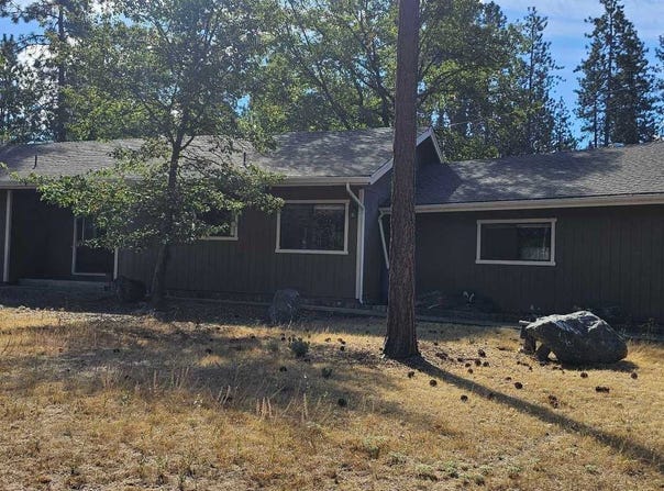 234 Coventry Ln, Yreka, CA 96097