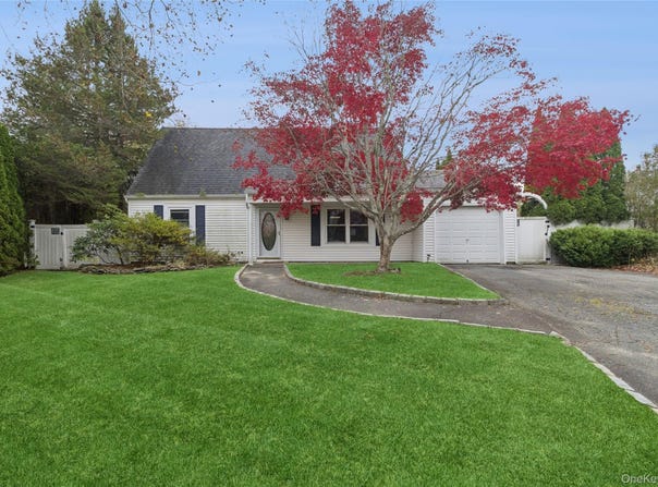 3 Meadowgrass Lane, Southampton, NY 11968