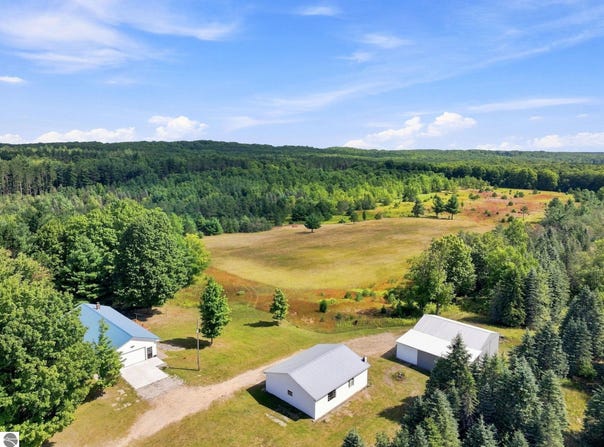 145 S 35 Road, Cadillac, MI 49601