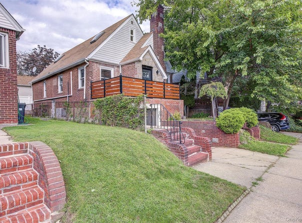 32-28 Utopia Parkway, Flushing, NY 11358
