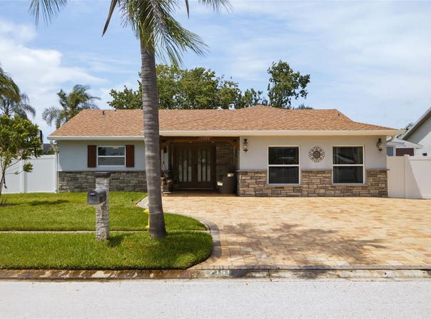 7151 121ST Avenue, LARGO, FL 33773