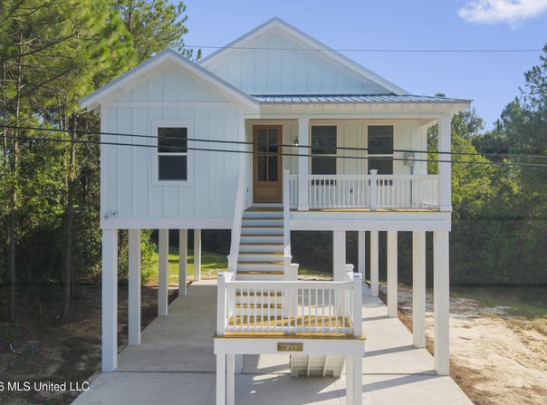 302 Terrace Avenue, Waveland, MS 39576
