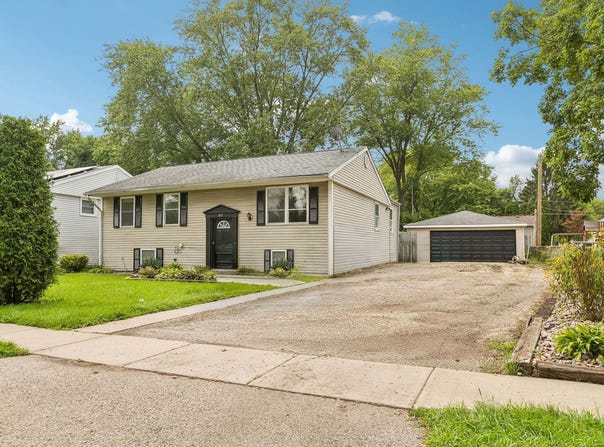 875 LARKDALE Row, Wauconda, IL 60084