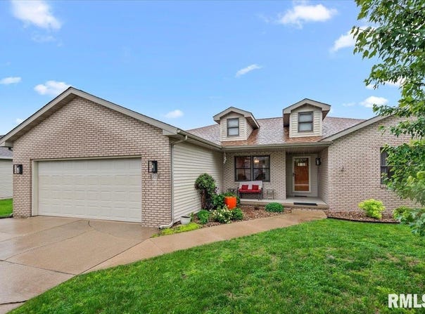 1208 OAKBROOK Avenue, Chatham, IL 62629