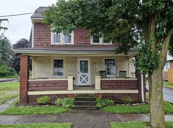 121 2nd Street SE, Brewster, OH 44613