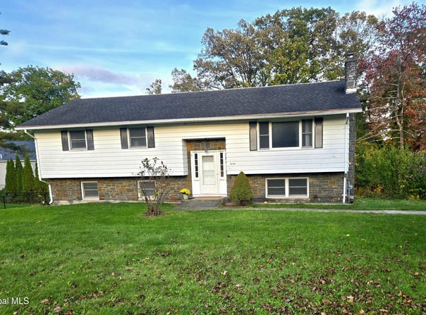 20 Hillcrest Drive, Ravena, NY 12143