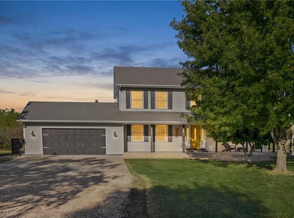 992 E 750 Road, Lawrence, KS 66047