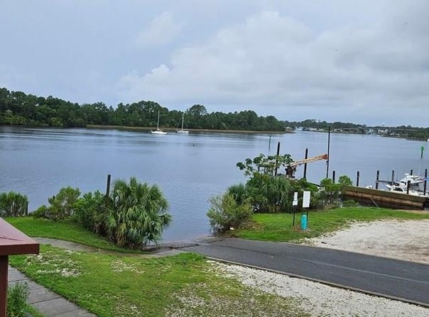 401 St James Ave, Carrabelle, FL 32322