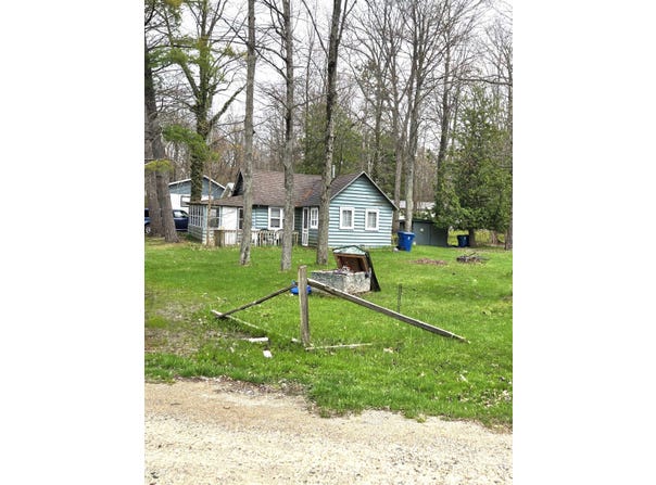1264 Happy Road, Beaverton, MI 48612