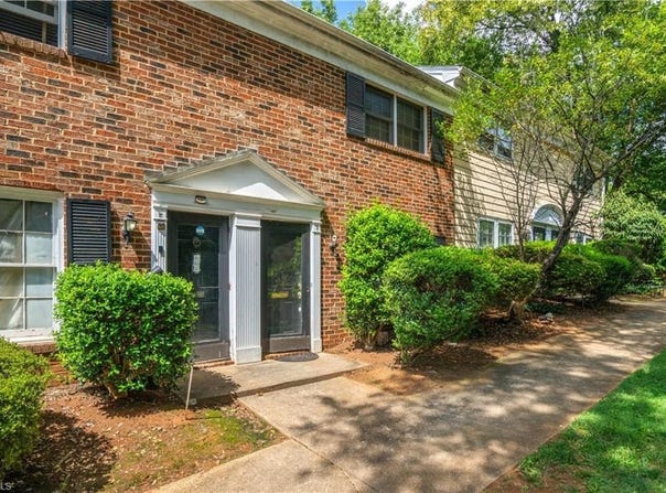 2811 Bleeker Square, Winston-Salem, NC 27106