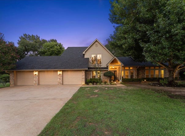 1408 E Lake Drive, Gladewater, TX 75657