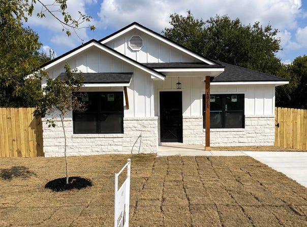 509 Judson Drive, Devine, TX 78016