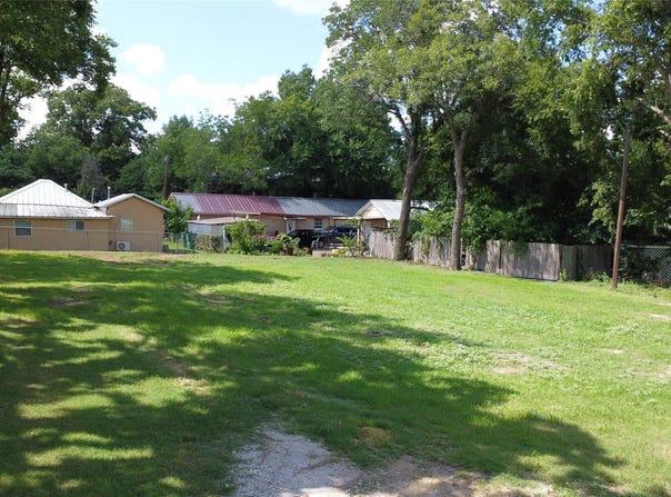 563 E Long Street, Stephenville, TX 76401