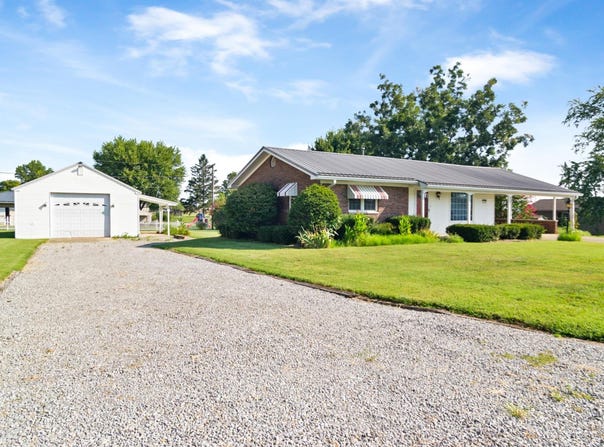 33 E Third Avenue, Poseyville, IN 47633