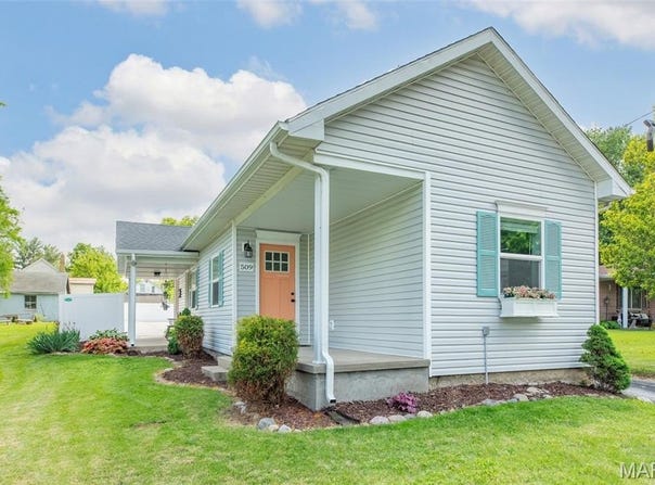 509 Pearl Street, Godfrey, IL 62035