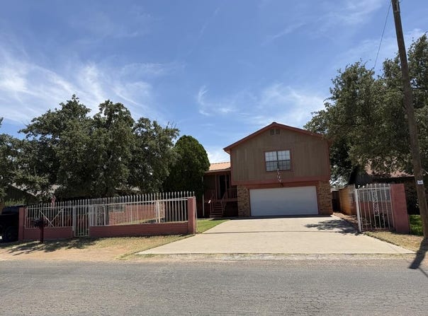 108 A E 20th St, Crane, TX 79731