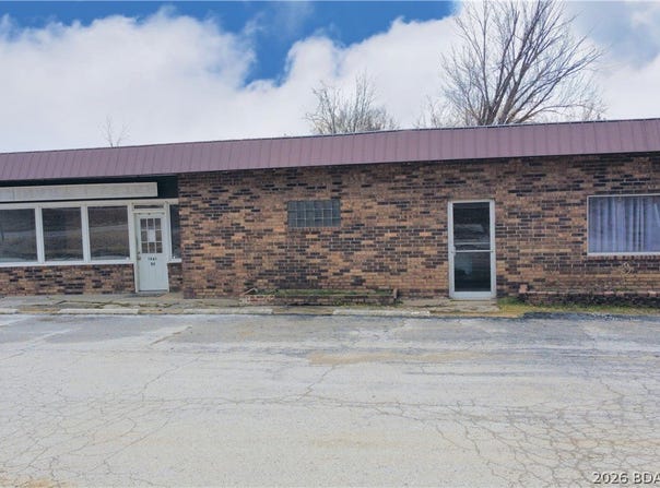 1061 E 1st Street, Warsaw, MO 65355