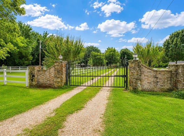 1480 Fox Lane, Burleson, TX 76028