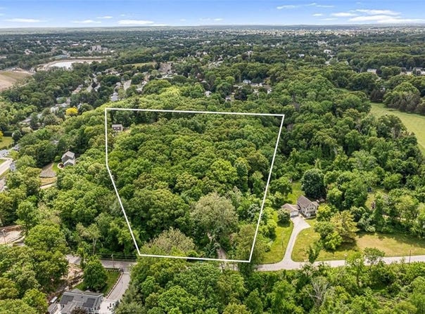 41 dexter rock Road, Lincoln, RI 02865