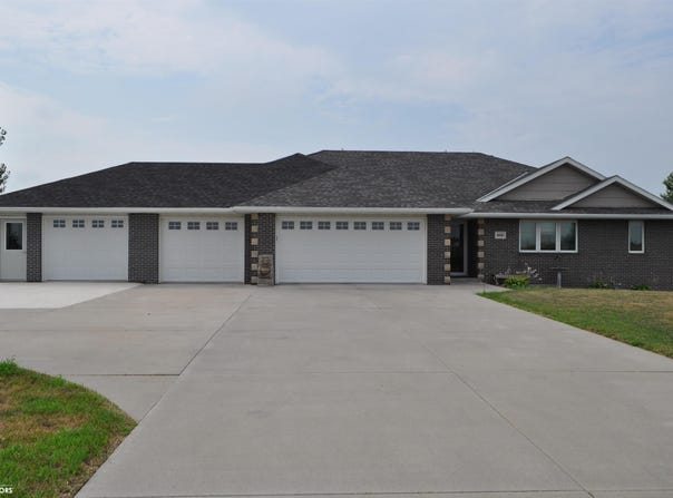 800 E 30th Street, Carroll, IA 51401