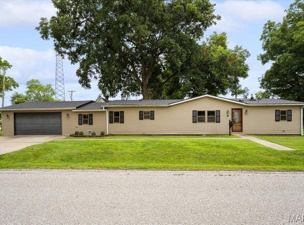 100 W Kentucky Street, Trenton, IL 62293