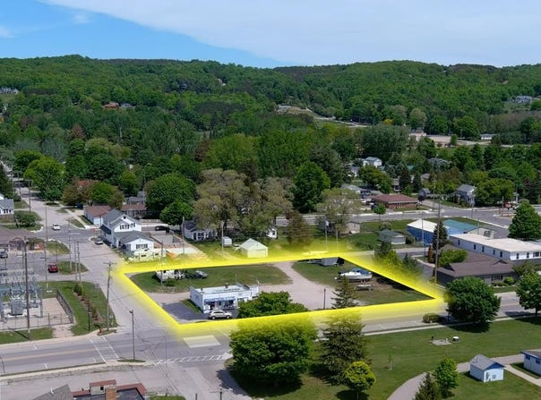 903 Main Street, Frankfort, MI 49635