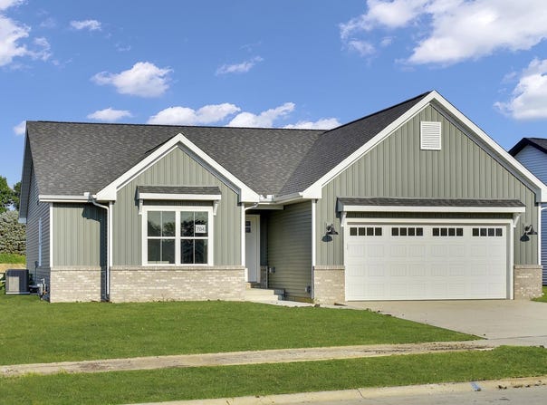 704 Cates Drive, Mahomet, IL 61853