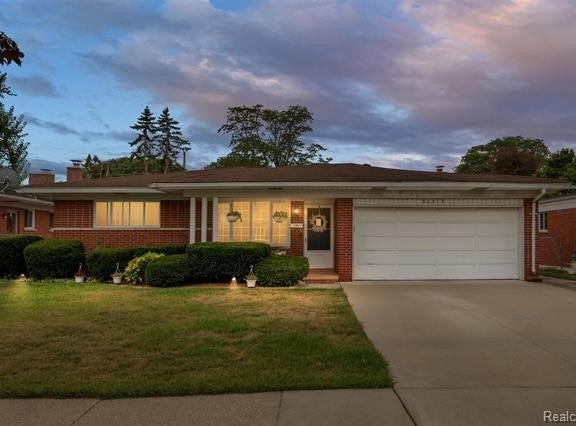 30219 Pembroke Drive, Warren, MI 48092