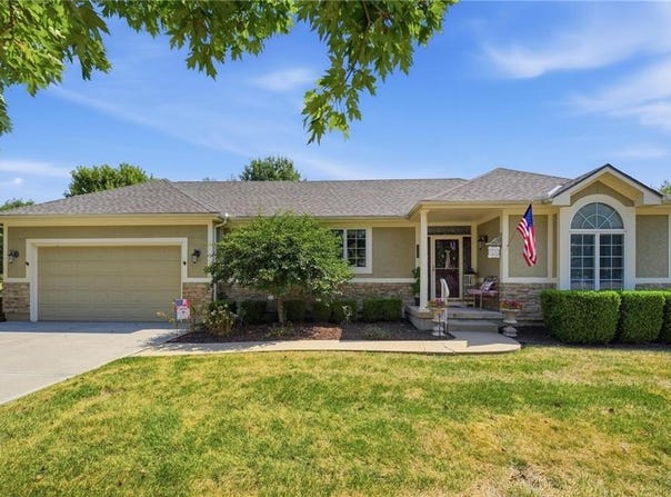 29419 Palmer Drive, Paola, KS 66071