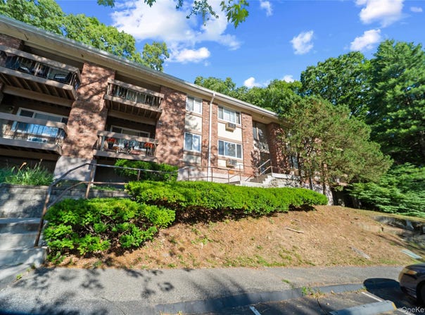 8 N James Street, Peekskill, NY 10566