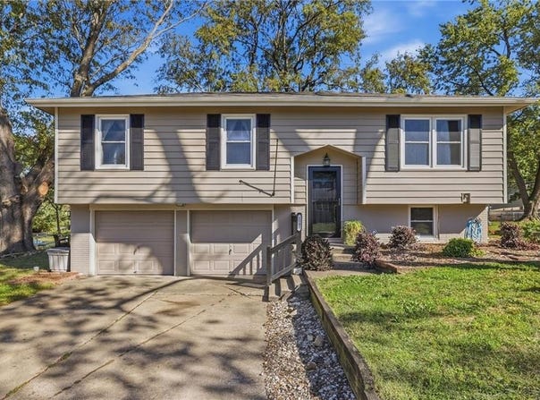 1505 Eastwood Road, Harrisonville, MO 64701