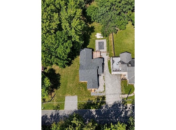 2701 Karnes Road, St Joseph, MO 64505