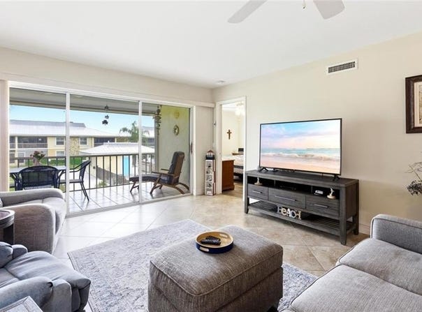 401 Charlemagne Blvd, NAPLES, FL 34112