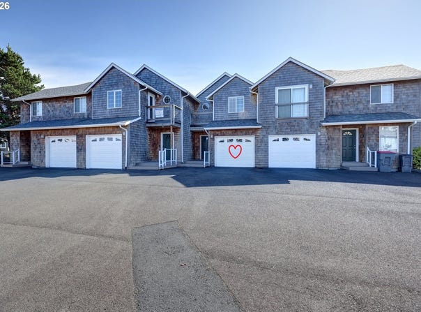 305 AVENUE C, Seaside, OR 97138