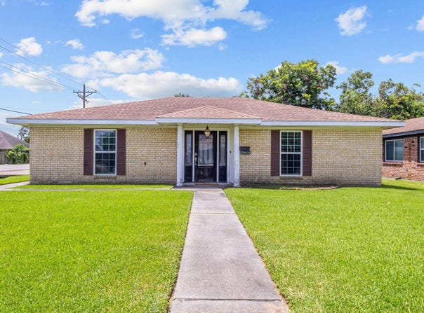 2601 Rose Avenue, Groves, TX 77619