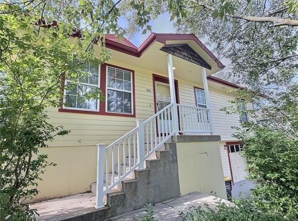 301 E 17th Street, Kearney, MO 64060