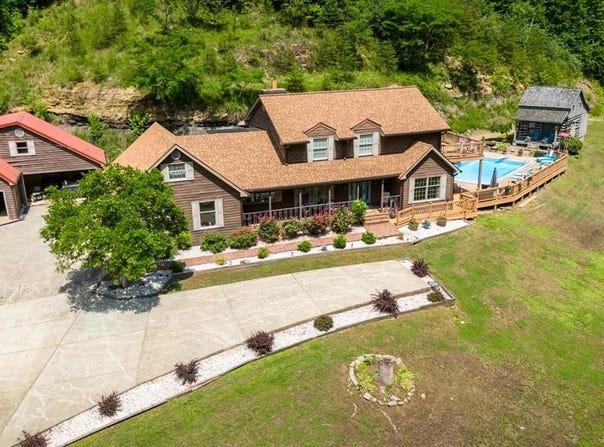 357 Freds Fork, Prestonsburg, KY 41653