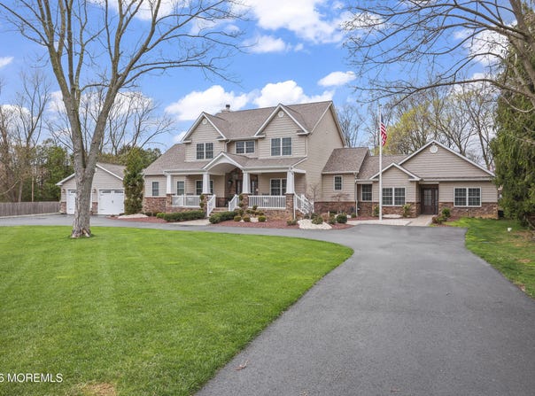 13 Fox Run, Monroe, NJ 08831