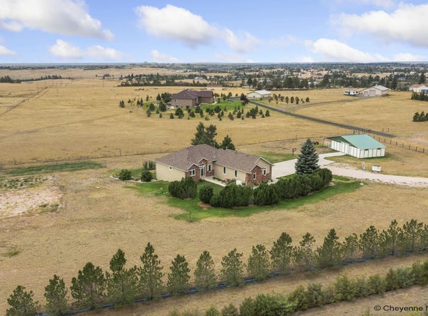 10423 BEARTOOTH DR, Cheyenne, WY 82009