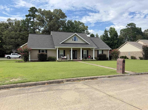 361 Regal Oaks Circle, White Hall, AR 71602