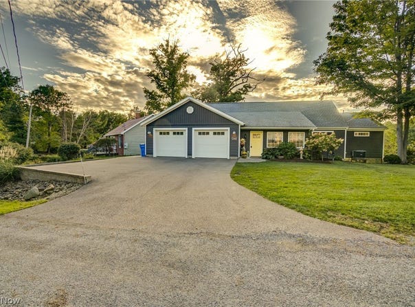 15466 Lakeshore Drive, Burton, OH 44021