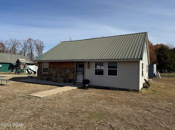 895 Lawrence 2150, Wentworth, MO 64873