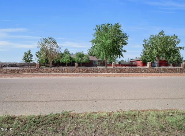 166 W HILLS Drive, Anthony, NM 88021