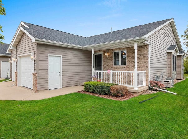 N1226 REDWING Drive, GREENVILLE, WI 54942-8746